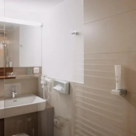 Aichingerwirt 3* מונדסי