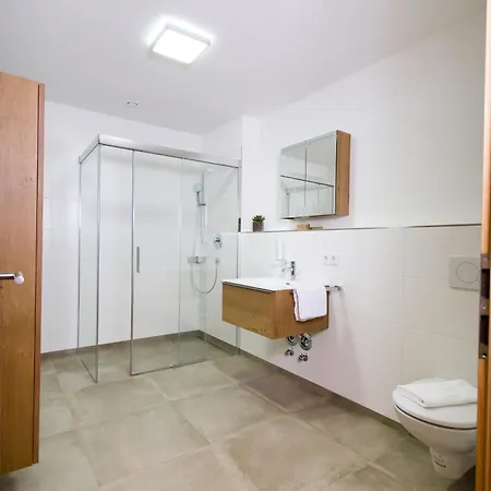 Aichingerwirt 3* מונדסי